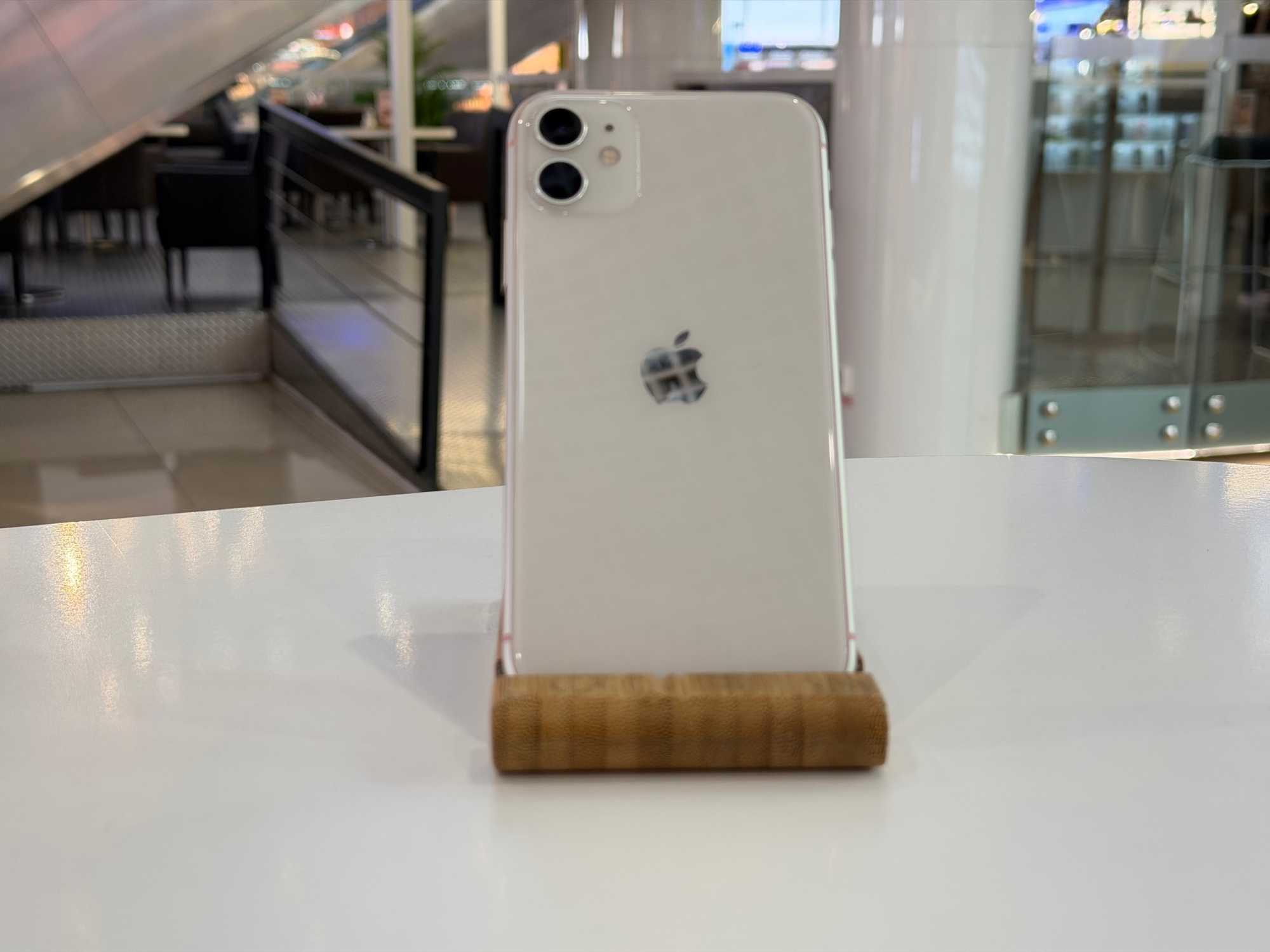 iPhone 11 64Gb White АКБ 86% imei352695693907629