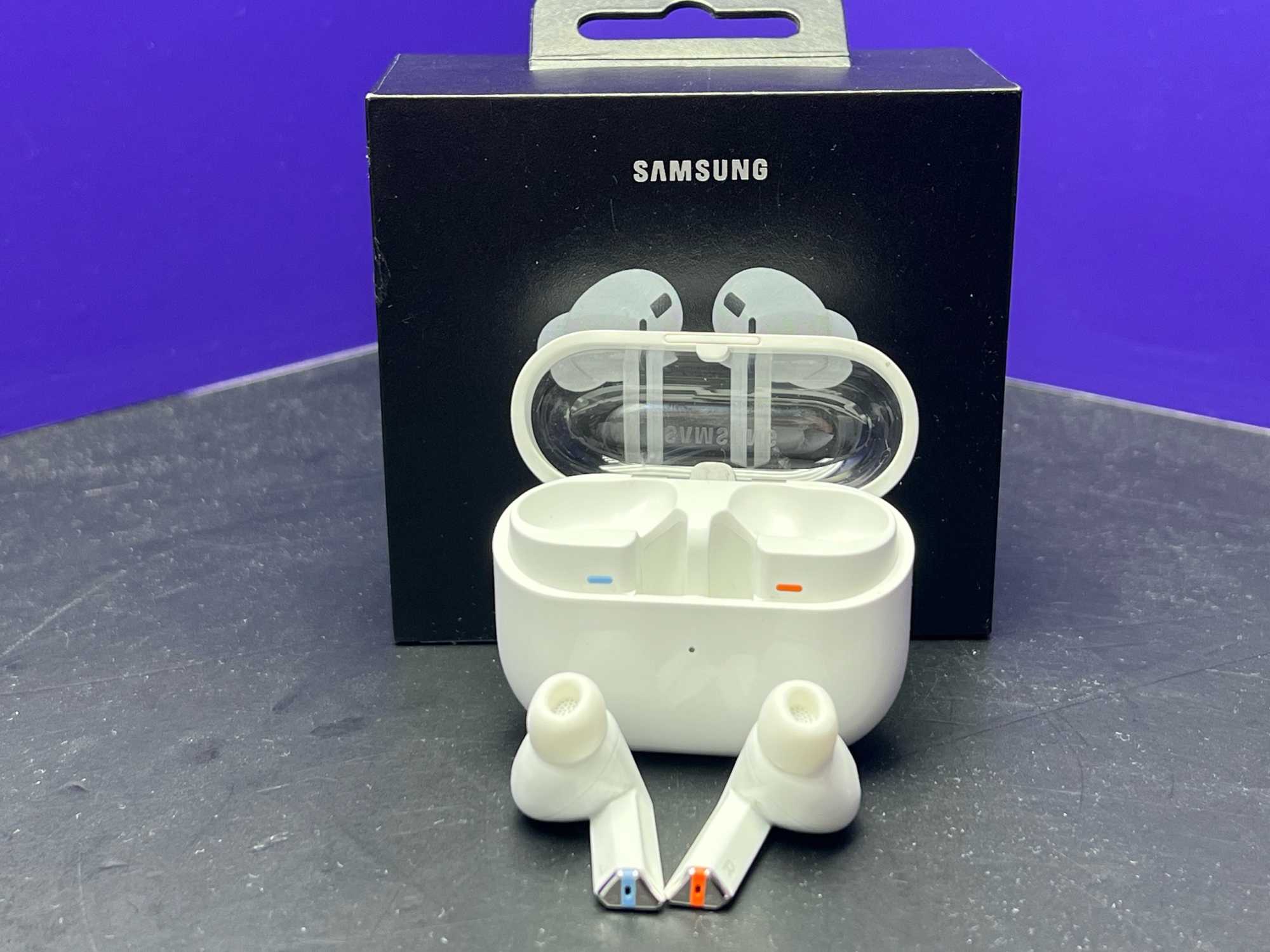 Samsung Galaxy Buds 3 Pro Белые SN:RFAX717MQPM