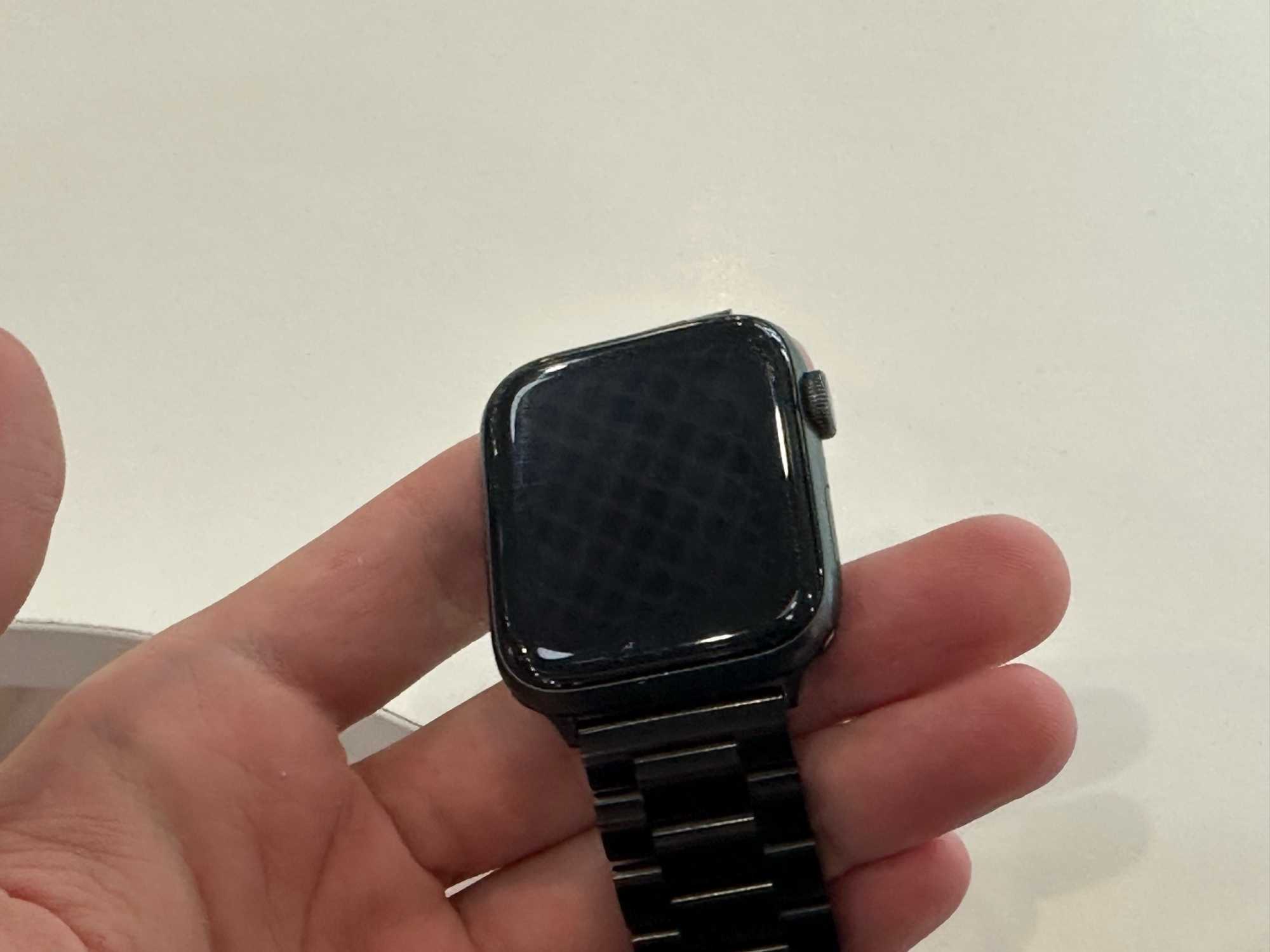 Apple Watch SE Gen 1 Black  44mm АКБ 77% s/n H4HDM05Q07Y