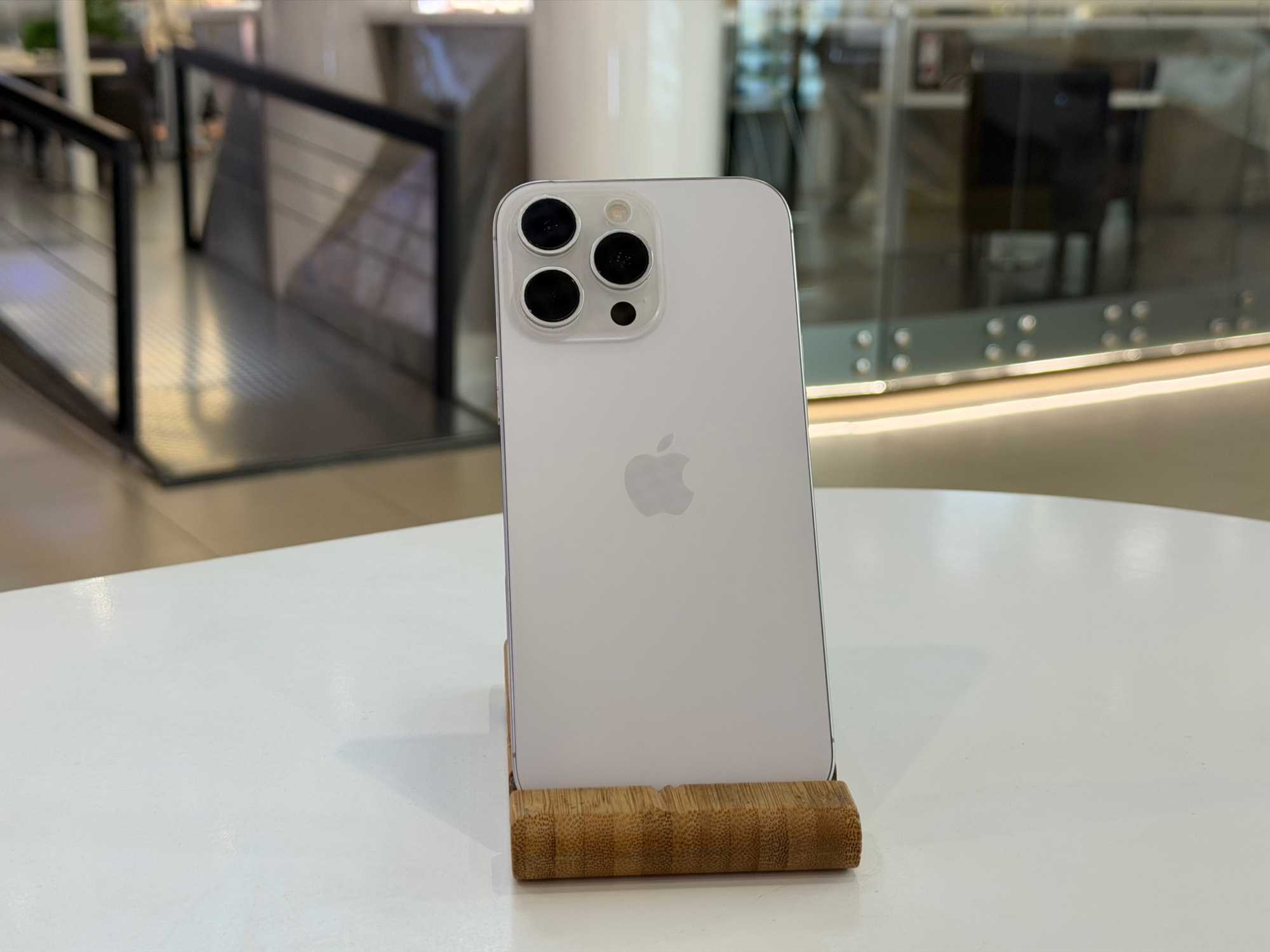 iPhone 16 Pro Max 256Gb White Titanium АКБ 92% imei357196591325456