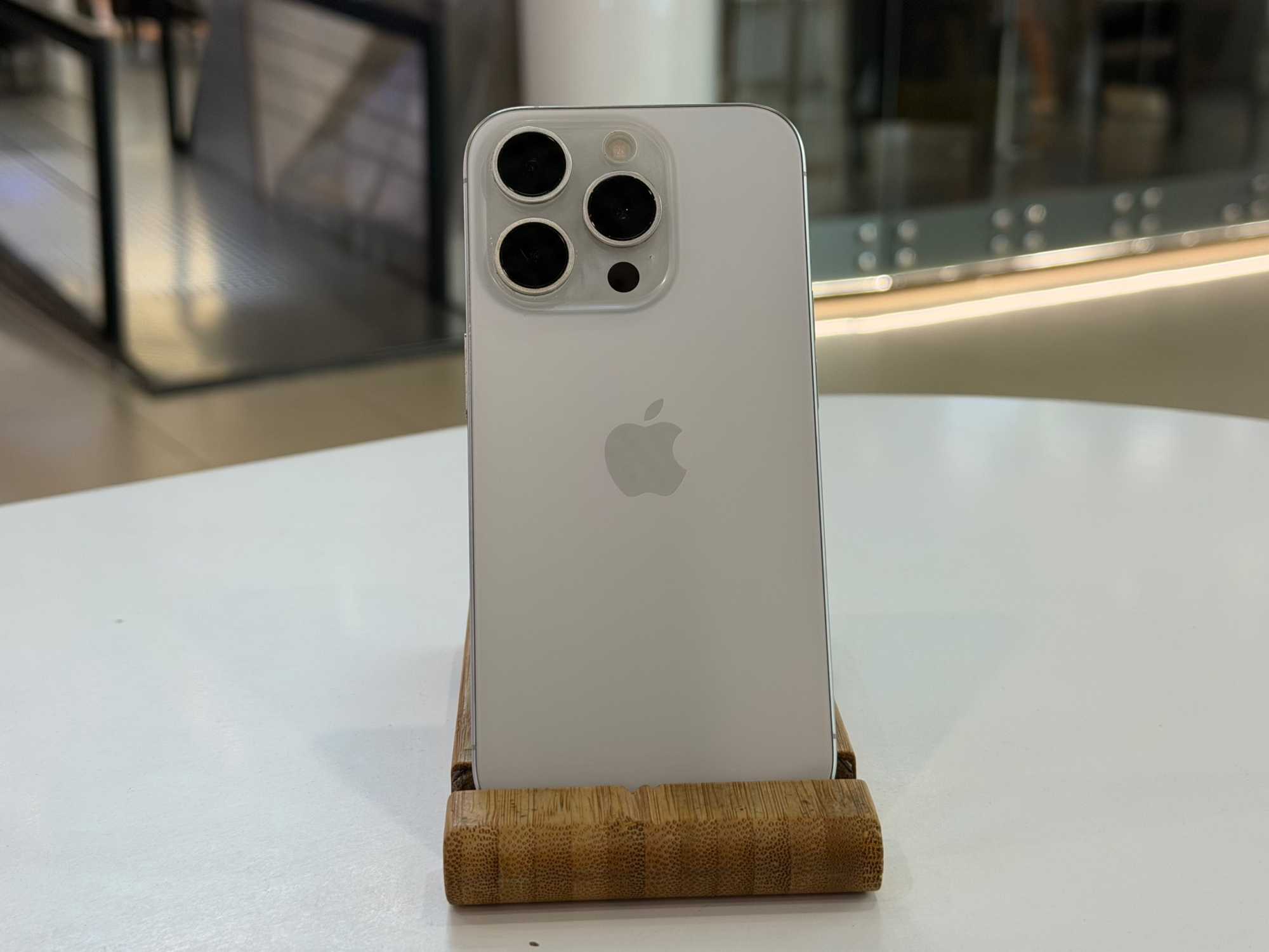 iPhone 15 Pro 256Gb White Titanium АКБ 81% imei357597633896919