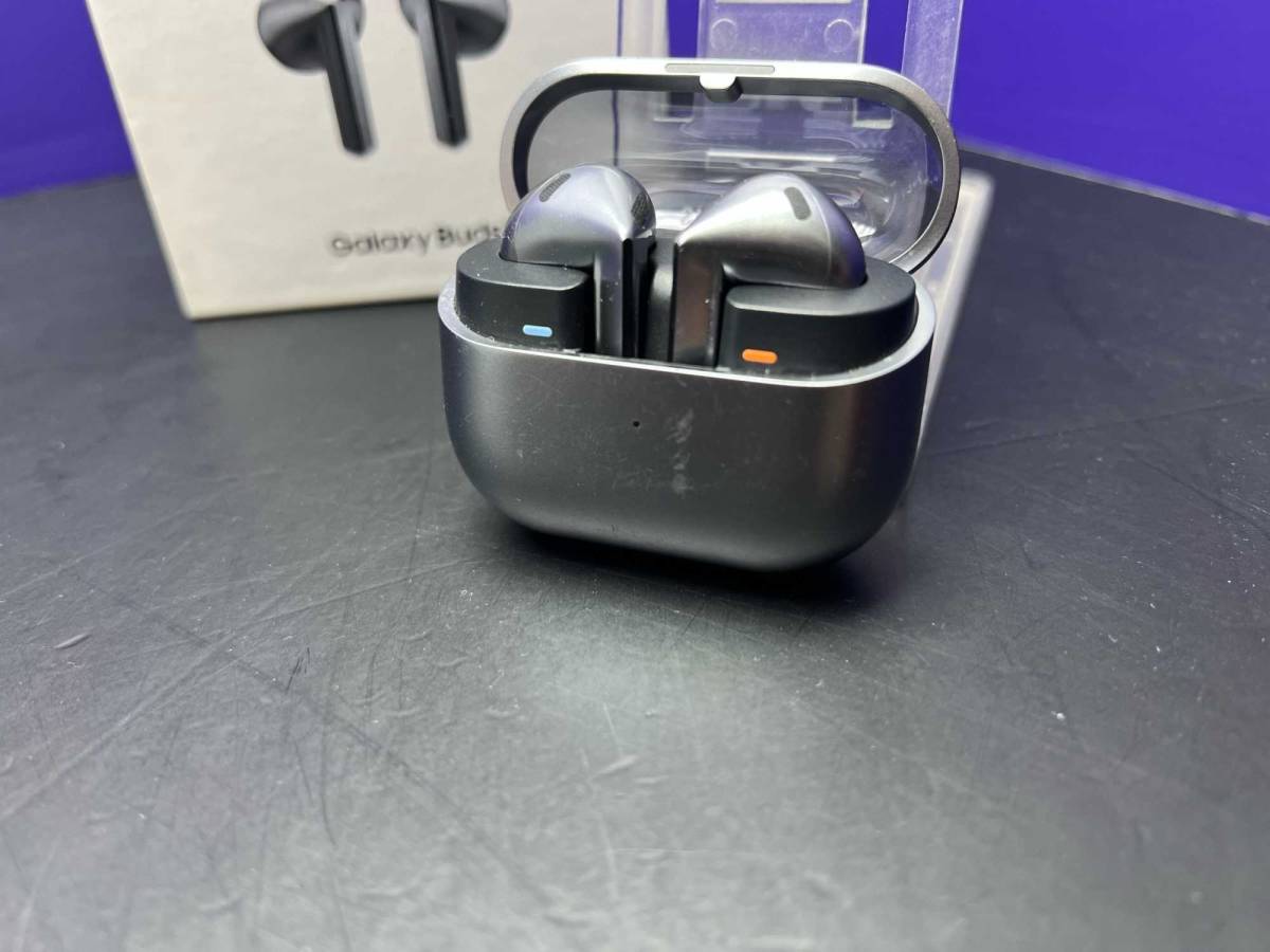 Наушники-вкладыши Samsung Galaxy Buds 3 Серебро sn:RFXA0JBWHP